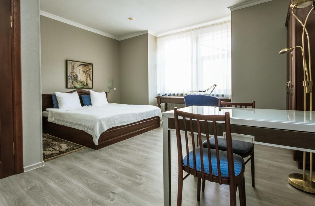 Hotel Kert Free Parking Riga Bagian luar foto