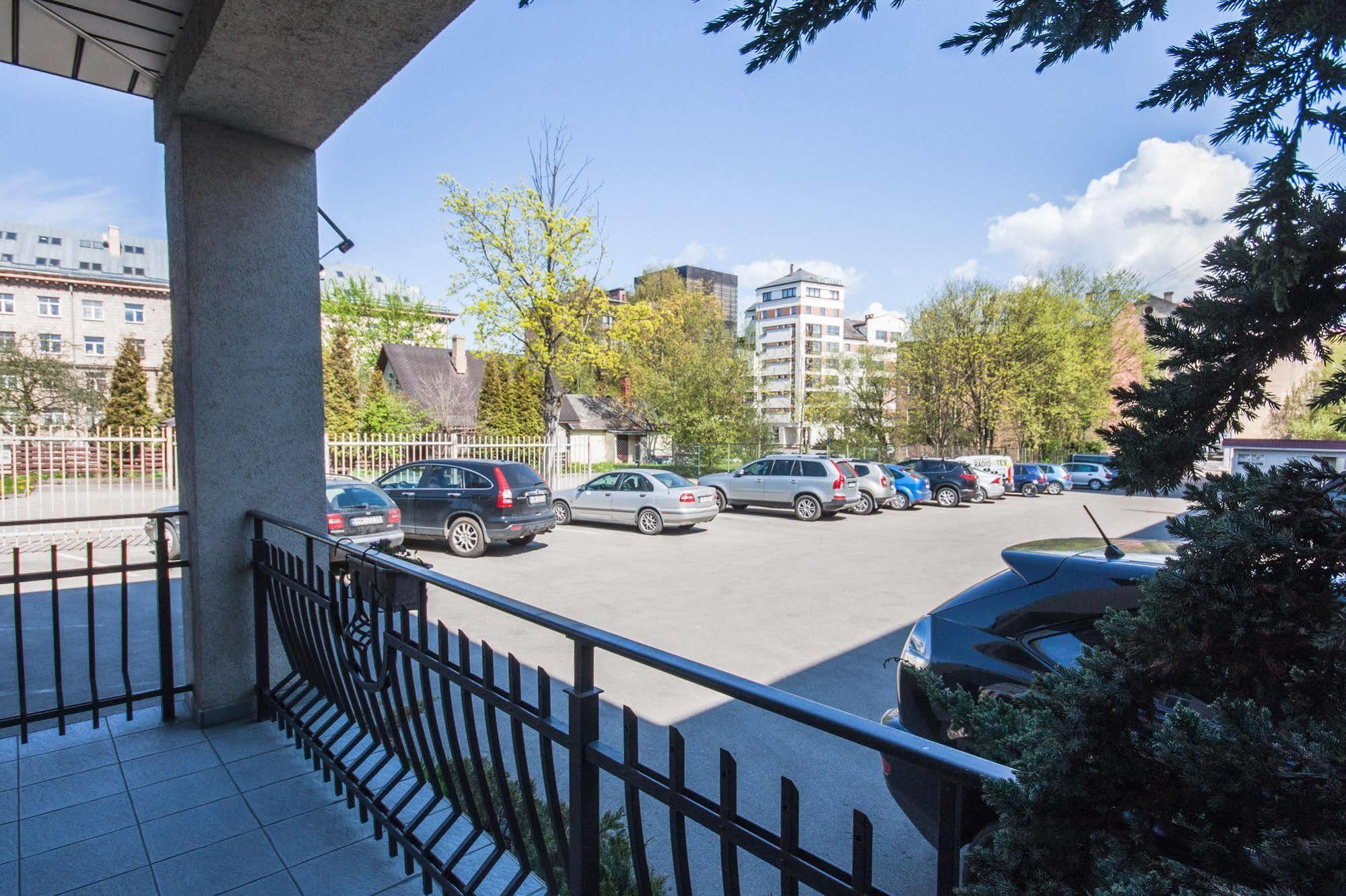 Hotel Kert Free Parking Riga Bagian luar foto